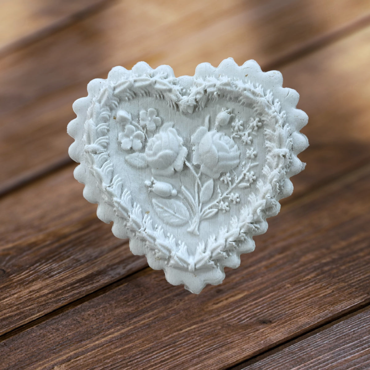 Roses in heart ornament small