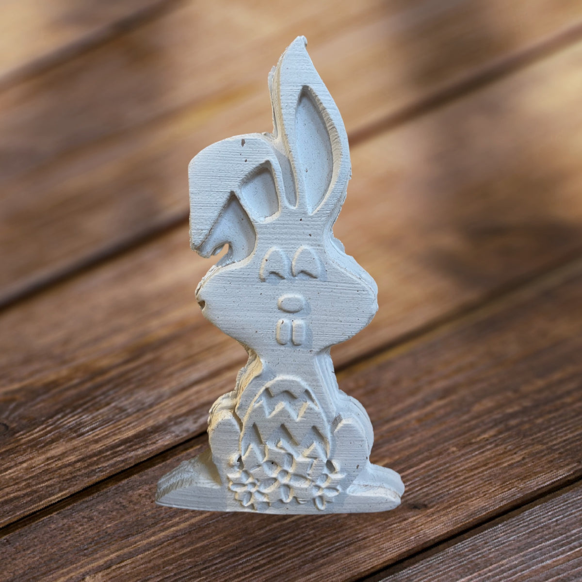 Conejito con huevo de Pascua pequeño