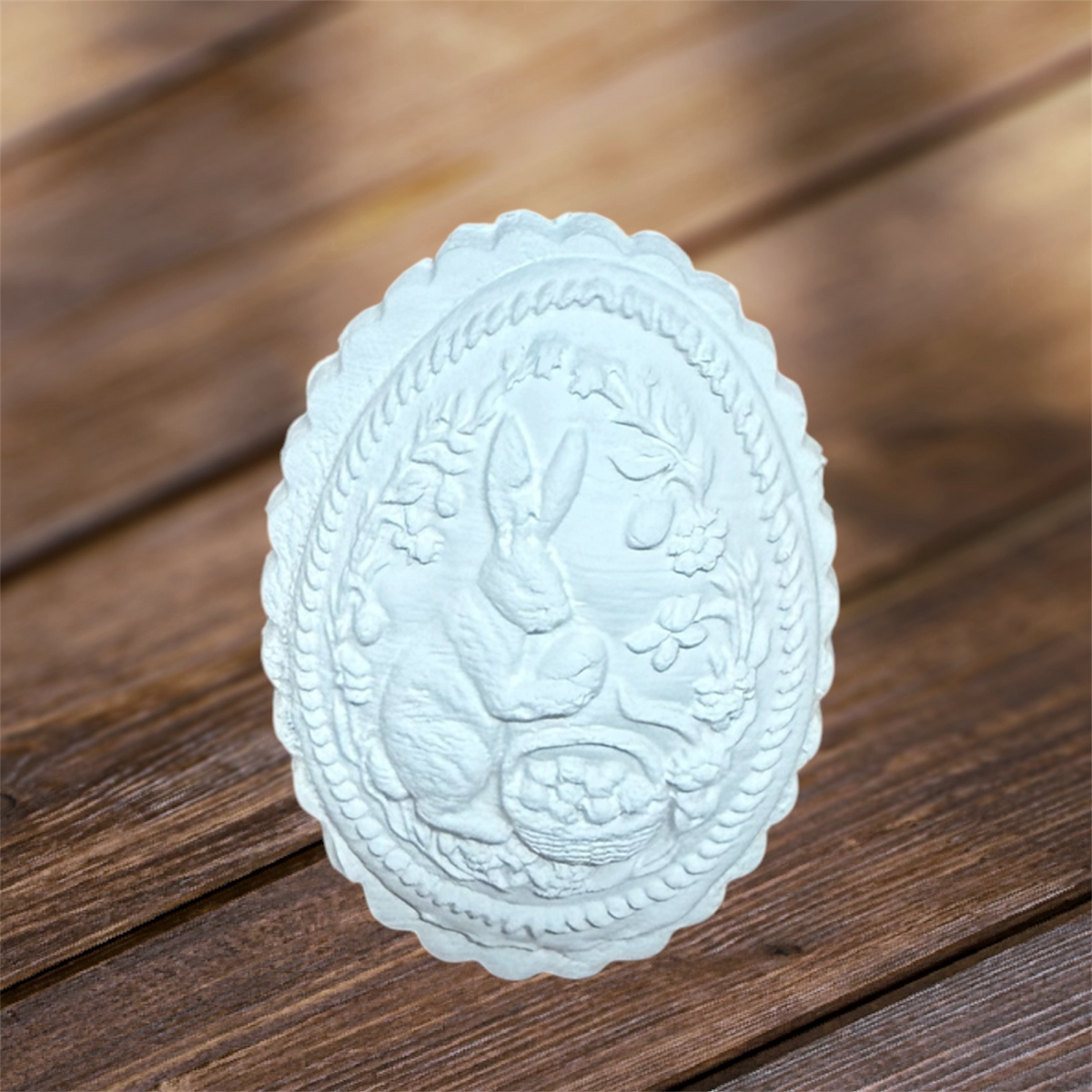 Lapin de Pâques dans un œuf