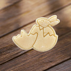 Lapin de Pâques dans un œuf