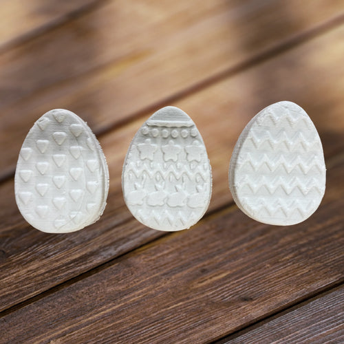 3 small Easter eggs zigzag pattern,.