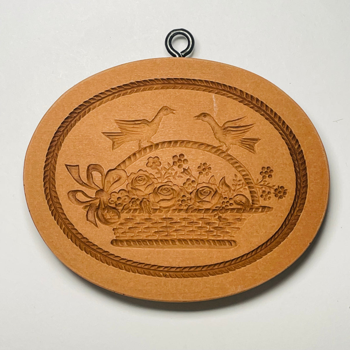Blumenkorb mit zwei Tauben, oval